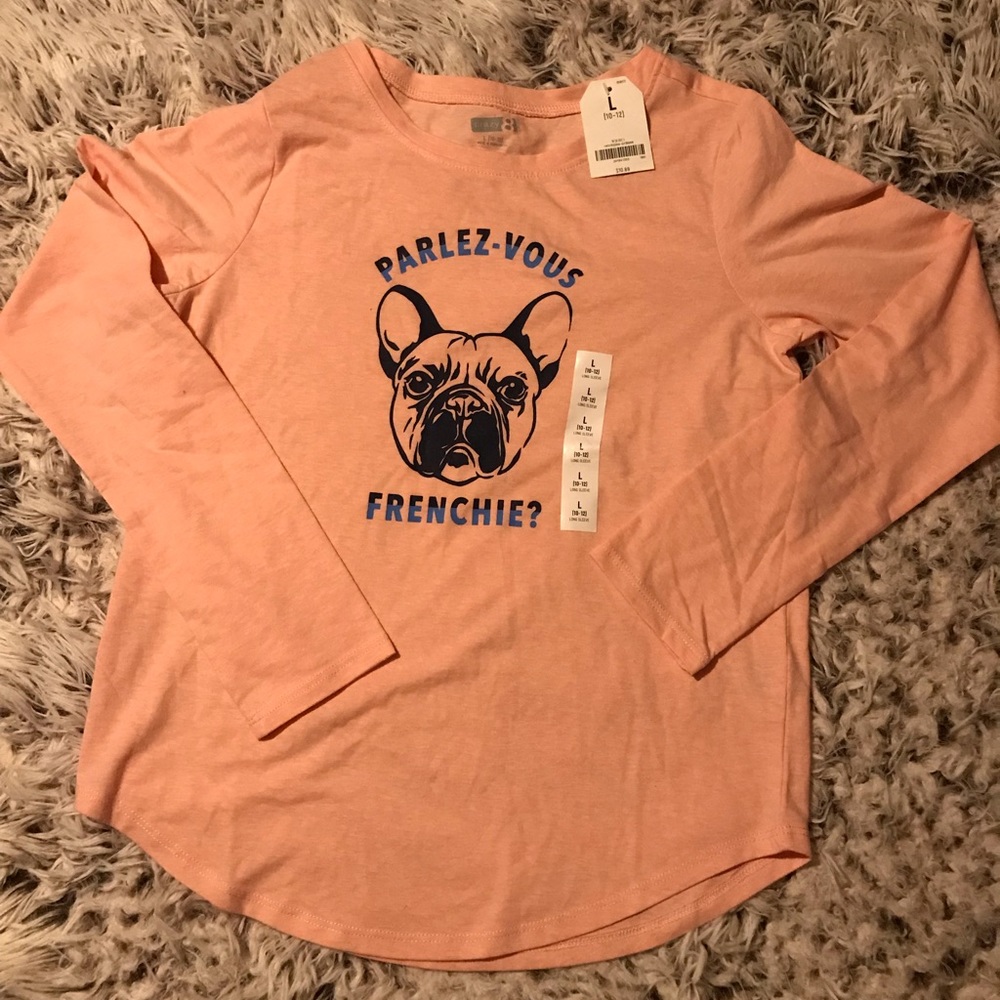 Girls long sleeve shirt.
